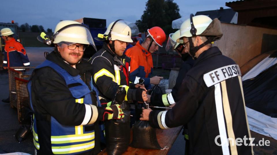 Bei einer praktischen Übung in Floß vertiefen alle Einsatzkräfte ihre Kenntnisse. Bild: exb