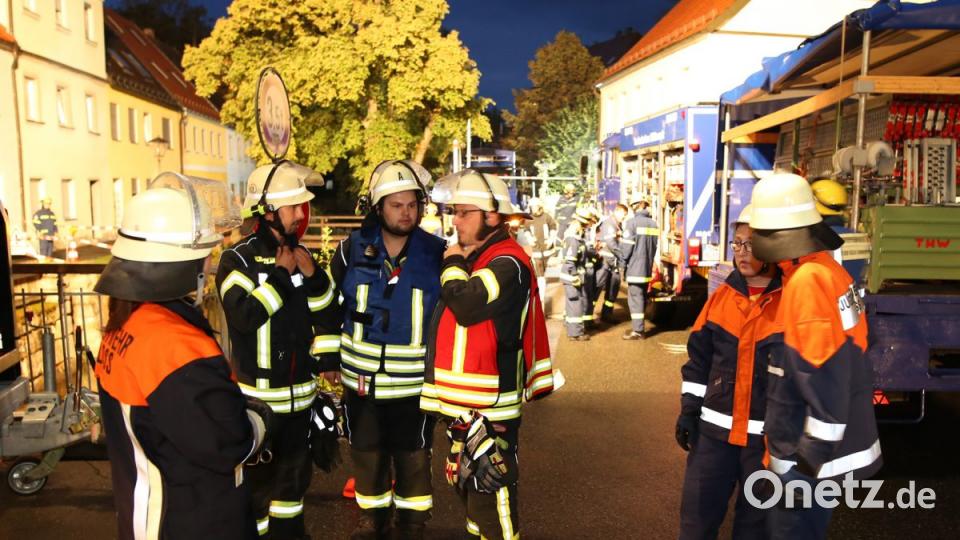 Bei einer praktischen Übung in Floß vertiefen alle Einsatzkräfte ihre Kenntnisse. Bild: exb