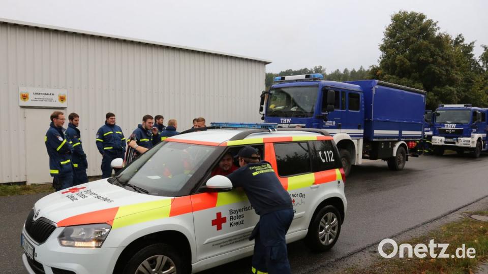 Bei einer praktischen Übung in Floß vertiefen alle Einsatzkräfte ihre Kenntnisse. Bild: exb