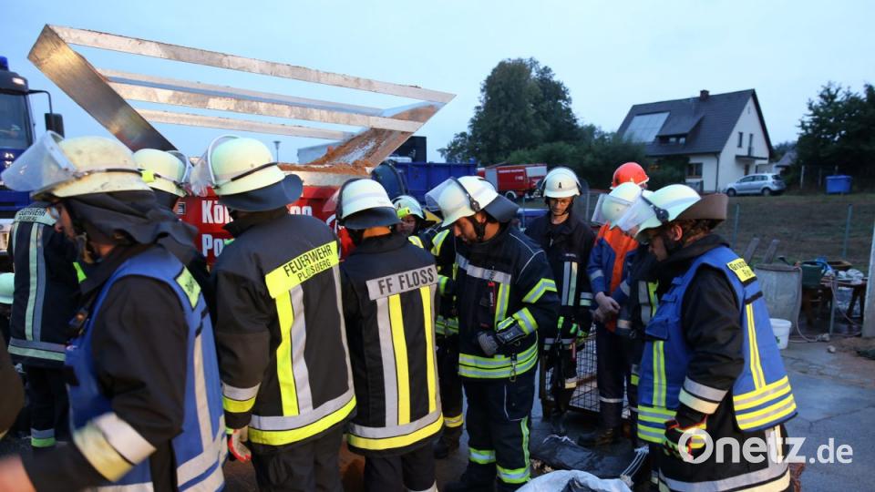 Bei einer praktischen Übung in Floß vertiefen alle Einsatzkräfte ihre Kenntnisse. Bild: exb