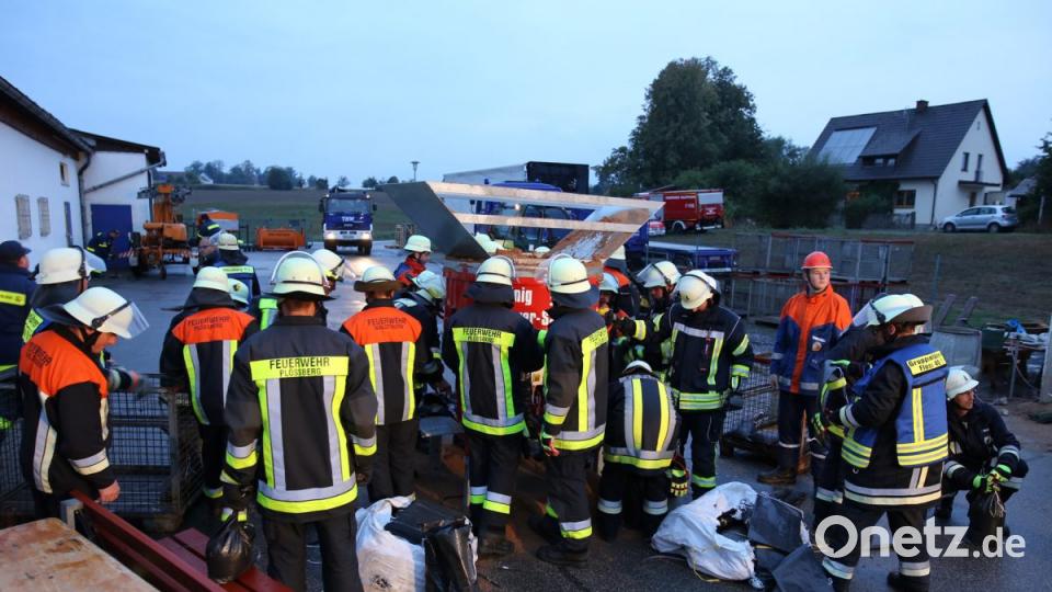 Bei einer praktischen Übung in Floß vertiefen alle Einsatzkräfte ihre Kenntnisse. Bild: exb