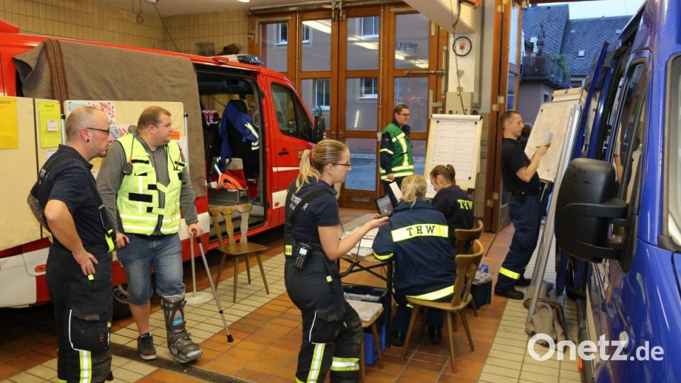 Bei einer praktischen Übung in Floß vertiefen alle Einsatzkräfte ihre Kenntnisse. Bild: exb