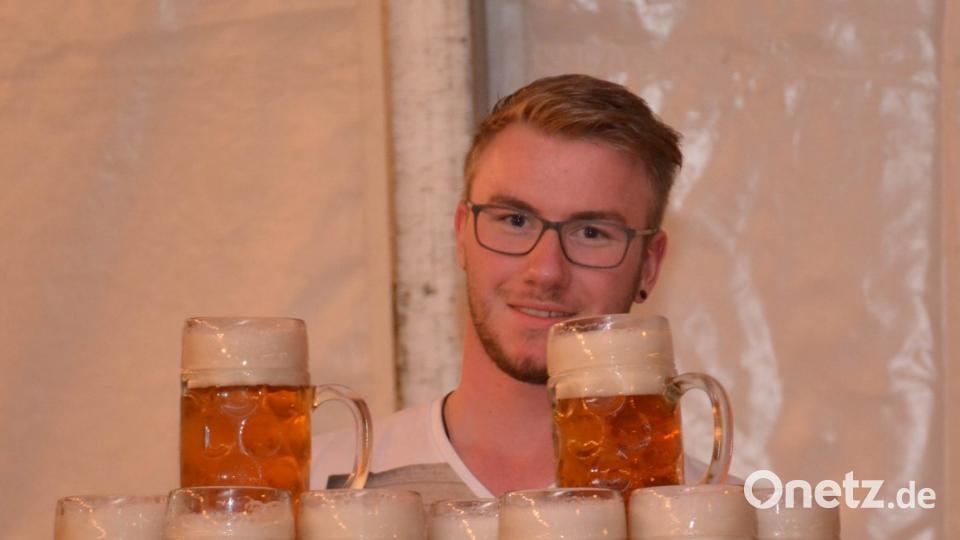 Die fleißige und flotte Bedienung sorgte für einen absolut reibungslosen Festablauf Bild: Freya Stöckl