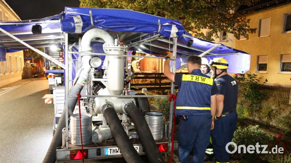 Bei einer praktischen Übung in Floß vertiefen alle Einsatzkräfte ihre Kenntnisse. Bild: exb