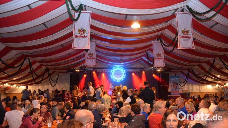 Ausgelassene Stimmung herrschte im vollbesetzten Festzelt Bild: Freya Stöckl