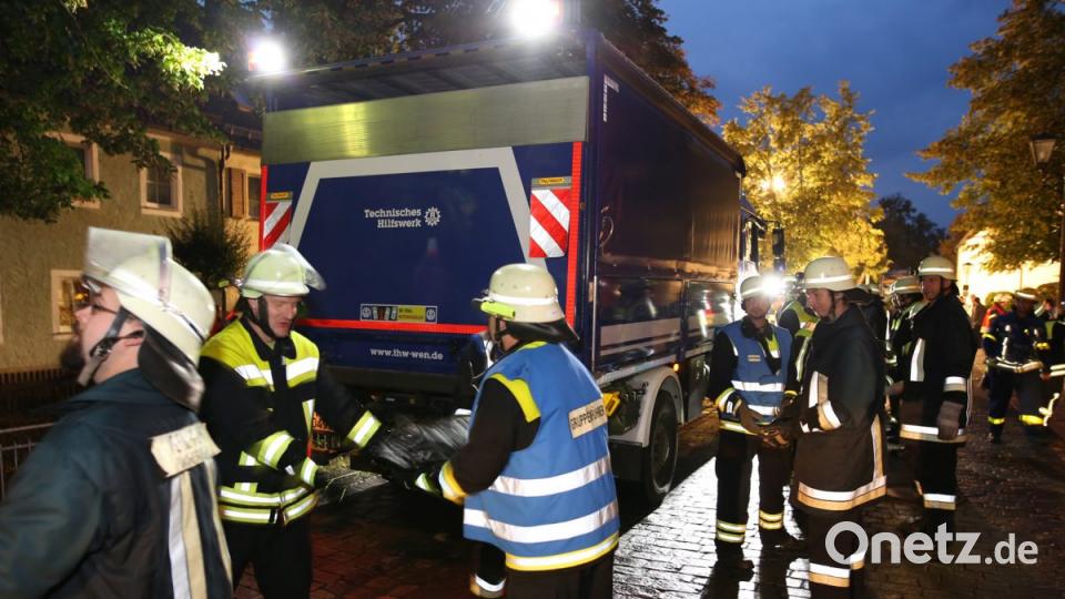 Bei einer praktischen Übung in Floß vertiefen alle Einsatzkräfte ihre Kenntnisse. Bild: exb