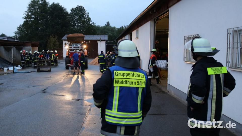 Bei einer praktischen Übung in Floß vertiefen alle Einsatzkräfte ihre Kenntnisse. Bild: exb