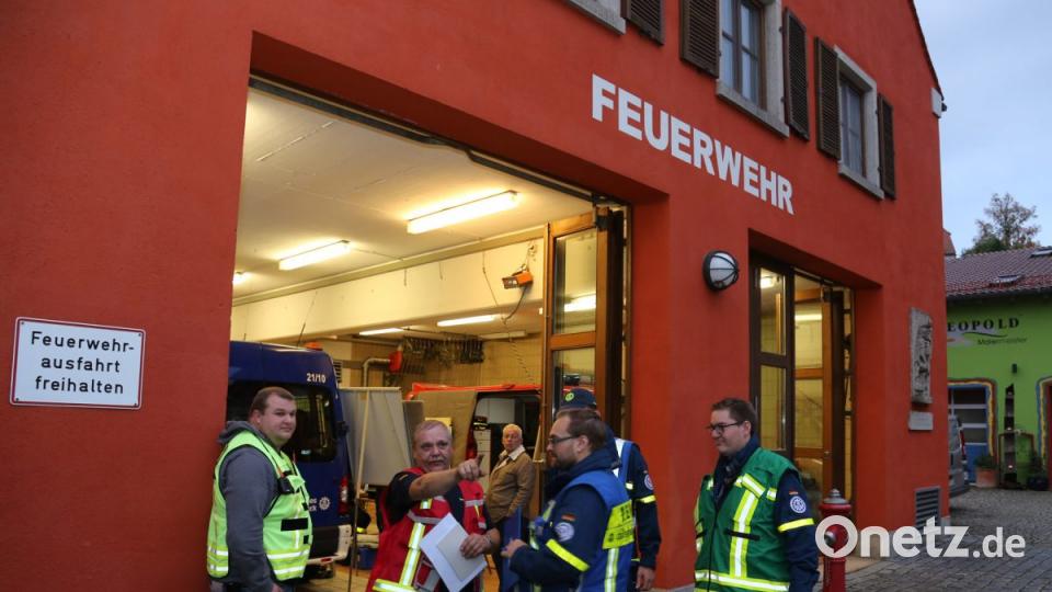 Bei einer praktischen Übung in Floß vertiefen alle Einsatzkräfte ihre Kenntnisse. Bild: exb