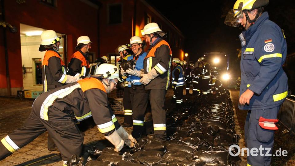 Bei einer praktischen Übung in Floß vertiefen alle Einsatzkräfte ihre Kenntnisse. Bild: exb