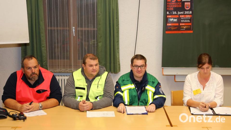 Bei einer praktischen Übung in Floß vertiefen alle Einsatzkräfte ihre Kenntnisse. Bild: exb