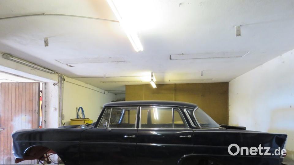Der Mercedes "Heckflosse" ist zwar momentan nur noch eine Karosserie. Schaut aber trotzdem recht stattlich aus. Bild: ubb