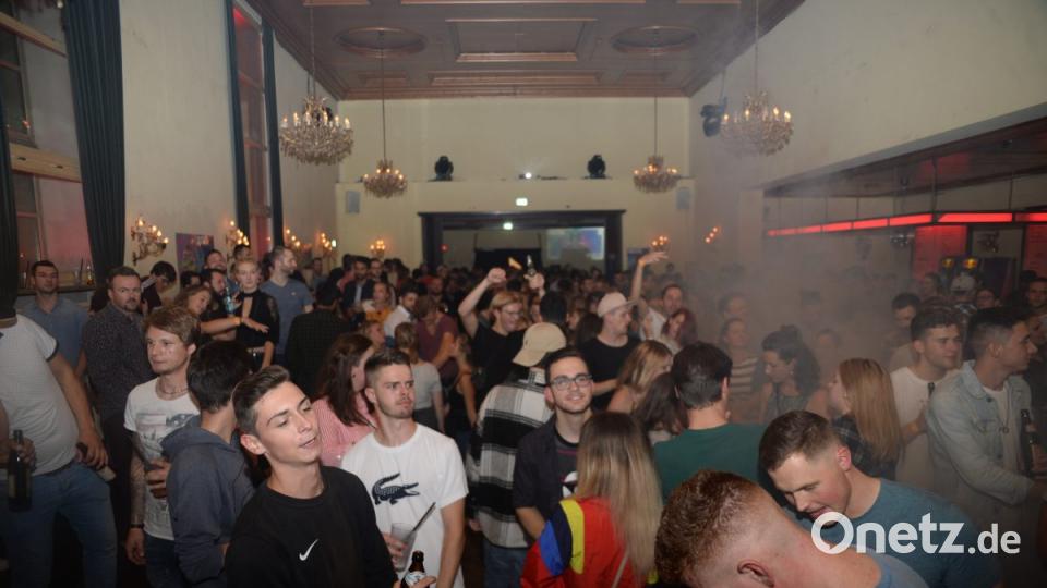 Proppevoll wars im Casino Saal auch noch kurz nach 2 Uhr. Bild: brü