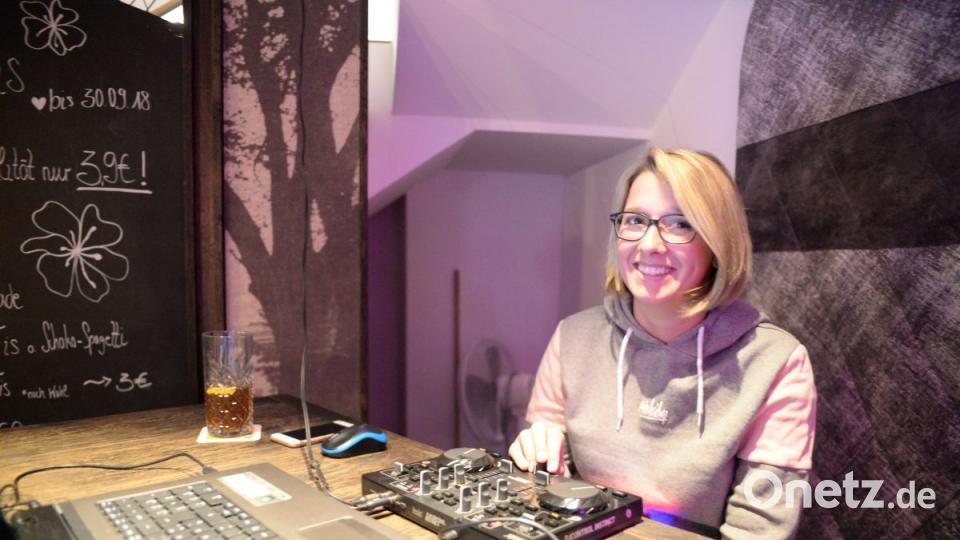 Amberg tanzt, sie machten die Musik dazu. Im Lieblingsplatz wurde für Schlagerparty gesorgt. Bild: brü