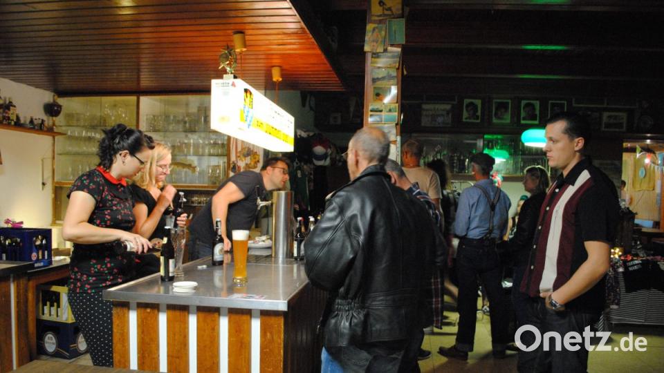 Gedränge an der Theke Bild: gag