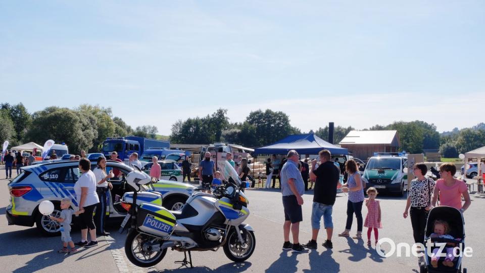 Der Blaulicht und Familennachmittag war sehr gut besucht, so dass an den Infoständen und Fahrzeugen immer etwas los war. Bild: tkr