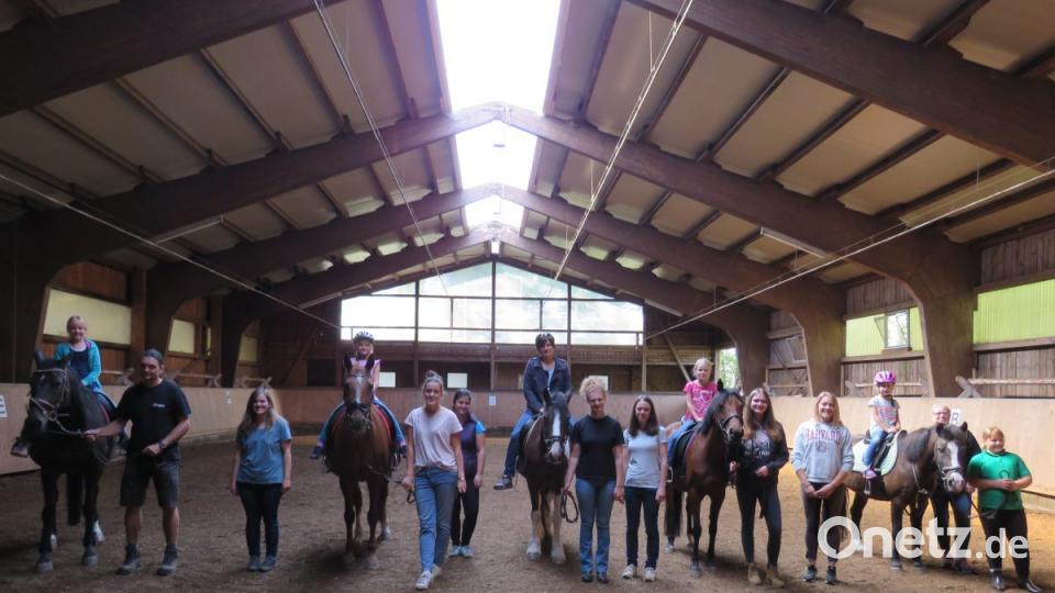 Wer will, darf in der kleinen Halle das Reiten üben. Bild: ubb