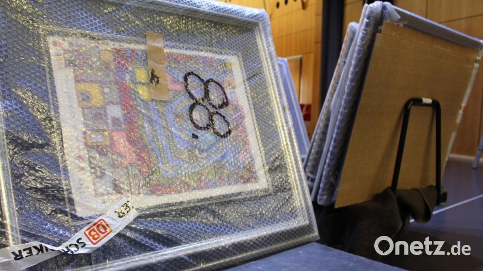 Erst wenn die Wände stehen, werden 77 Exponate in das Amberger Congress Centrum gerollt. Bild: Dagmar Williamson