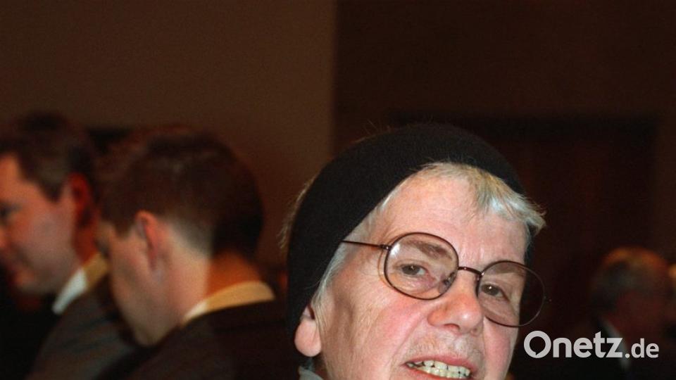 Die älteste Schwester der von den Nationalsozialisten hingerichteten Widerstandskämpfer Hans und Sophie Scholl, Inge Aicher-Scholl, aufgenommen am 15. Februar 1993 anlässlich des Festaktes zum 50. Jahrestag der studentischen Widerstandsbewegung in München. Bild: agentur_dpa