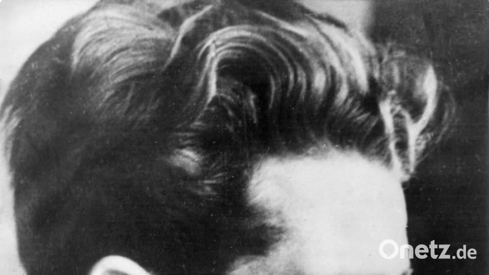 Hans Scholl, Mitglied der Widerstandsgruppe &quot;Weiße Rose&quot;. Die Mitglieder der Widerstandsgruppe &quot;Weiße Rose&quot; an der Münchener Universität wurden nach einer Flugblattaktion gegen die Herrschaft des NS-Regimes verhaftet und vom Volksgerichtshof zum Tode verurteilt. Bild: dpa