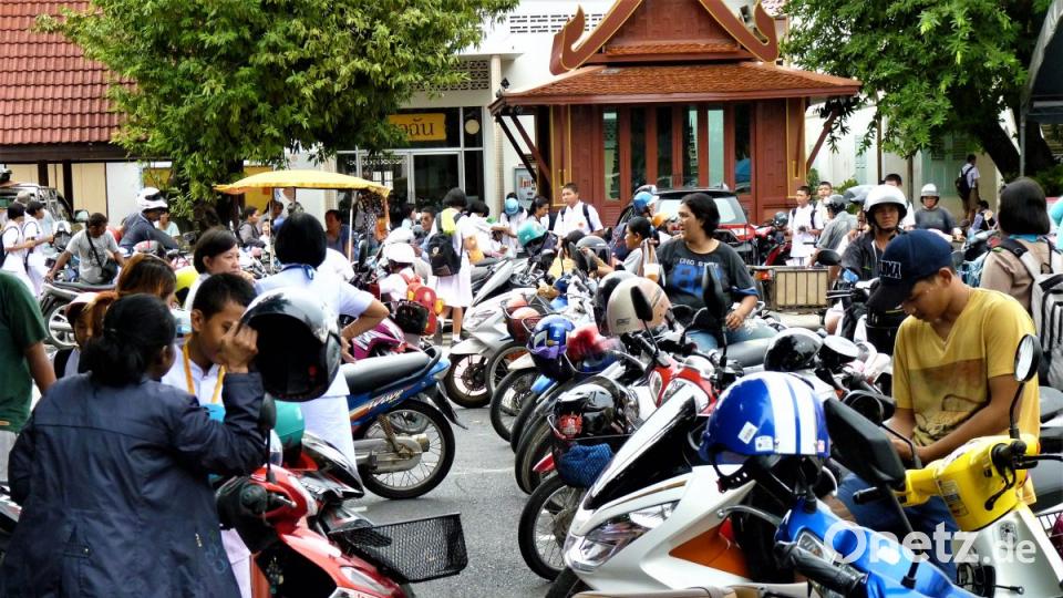 Das Moped ist in ganz Südostasien das Verkehrsmittel der ersten Wahl. Bild: bz