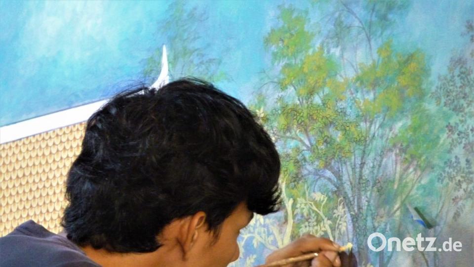 Szenen aus dem Leben des Königreichs Thailand restauriert dieser junge Künstler. Bild: bz