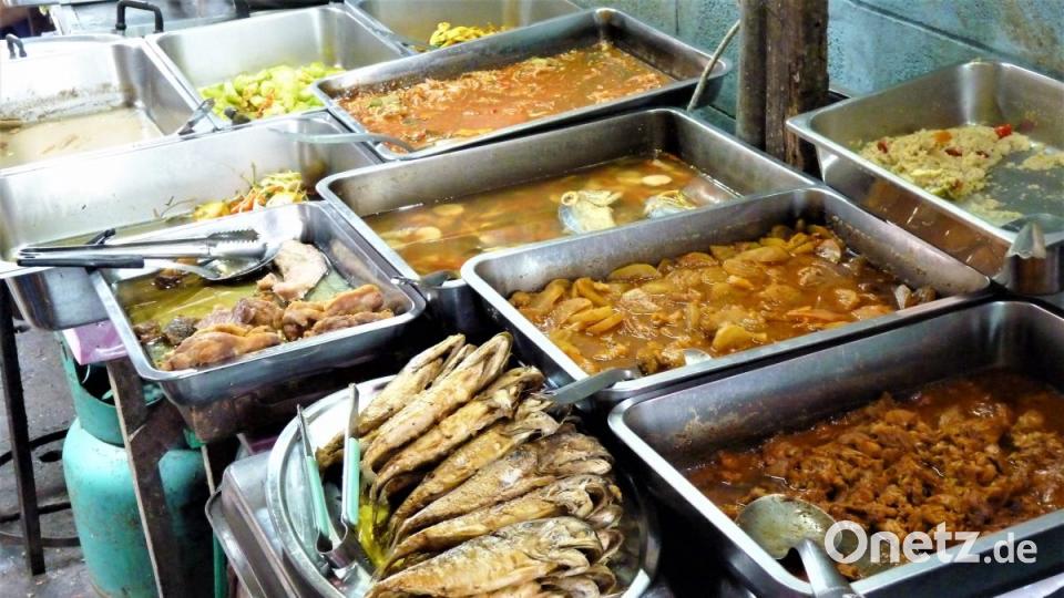 Thais essen gerne und oft. Und meist auf der Straße, wo Garküchen eine neue Bedeutung von "Fast Food" liefern. Bild: bz