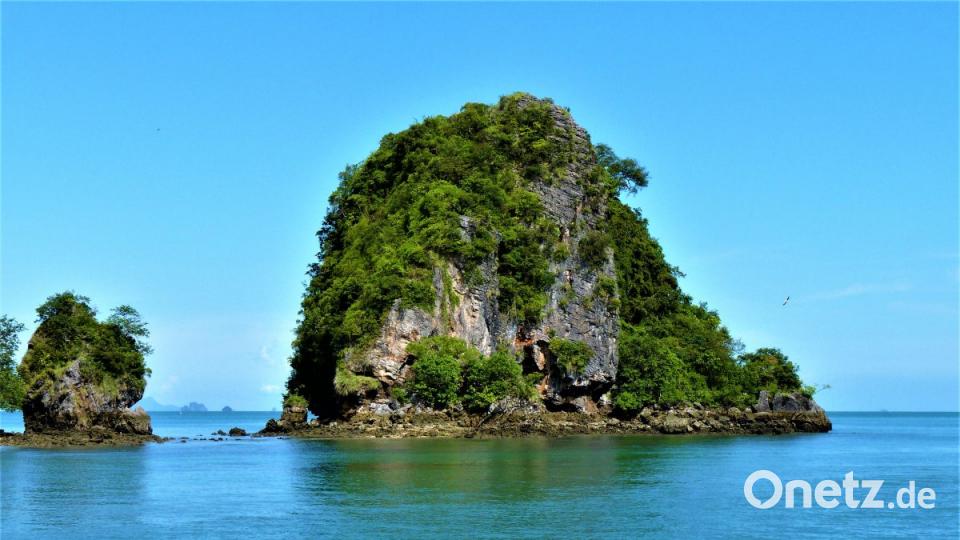 Im Phang Nga Nationalpark zwischen Phuket und Krabi finden sich inmmer wieder kleine unbewohnte Inseln. Bild: bz
