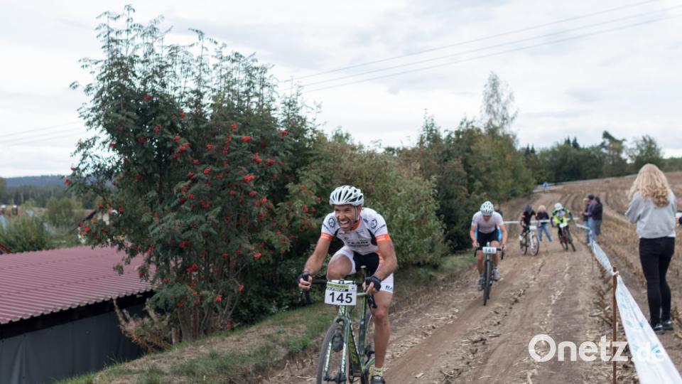 Nasses Herbstwetter, technische Probleme und der enge Zeitplan halten die Organisatoren des &quot;Gunsha-Gravel-Ride-Festival&quot; in Plößberg in Atem. Bild: dtr