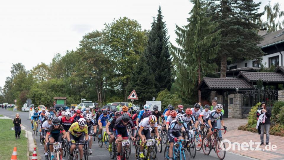 Nasses Herbstwetter, technische Probleme und der enge Zeitplan halten die Organisatoren des &quot;Gunsha-Gravel-Ride-Festival&quot; in Plößberg in Atem. Bild: dtr