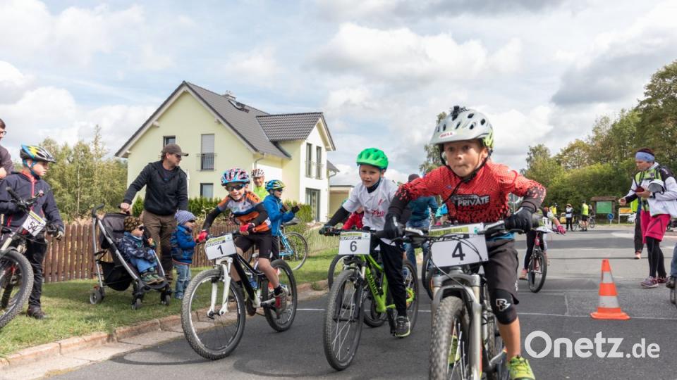 Nasses Herbstwetter, technische Probleme und der enge Zeitplan halten die Organisatoren des &quot;Gunsha-Gravel-Ride-Festival&quot; in Plößberg in Atem. Bild: dtr