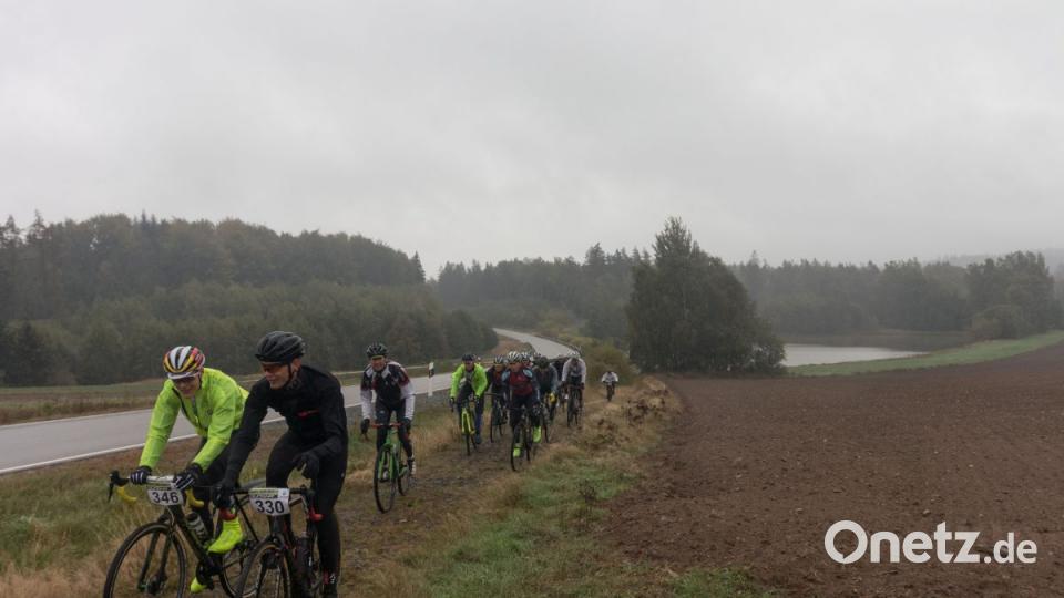 Nasses Herbstwetter, technische Probleme und der enge Zeitplan halten die Organisatoren des &quot;Gunsha-Gravel-Ride-Festival&quot; in Plößberg in Atem. Bild: dtr
