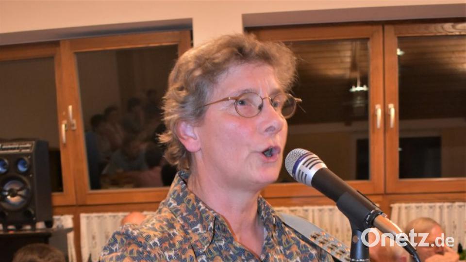 Freifrau Sonja Kreß von Kressenstein aus Nürnberg begeisterte ihr Publikum mit einer Jägerweise. Bild: rgr