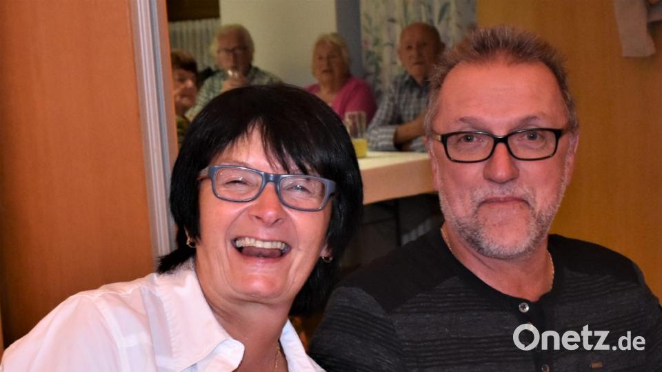 Zum dritten Mal haben die evangelische Gemeinde Grafenwöhr-Pressath und das Mehrgenerationenhaus Grafenwöhr zu "Aafgspuit wird" im Gemeindehaus eingeladen. Das Publikum im voll besetzten Saal sang, schunkelte und tanzte dazu. Bild: rgr