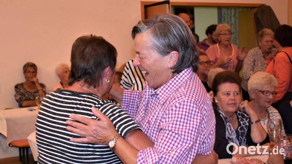 Zum dritten Mal haben die evangelische Gemeinde Grafenwöhr-Pressath und das Mehrgenerationenhaus Grafenwöhr zu "Aafgspuit wird" im Gemeindehaus eingeladen. Das Publikum im voll besetzten Saal sang, schunkelte und tanzte dazu. Bild: rgr