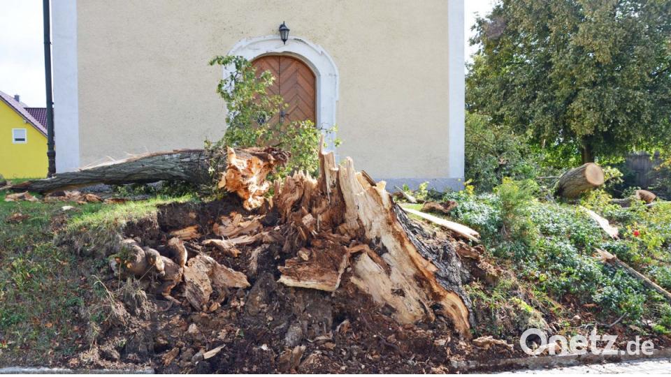 Vor der Altzirkendorfer Kirche. Bild: ü