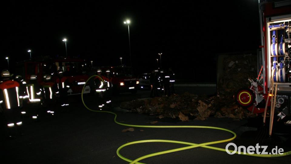 Ein Akku hatte die Kartonagen in Brand gesetzt. Bild: wro