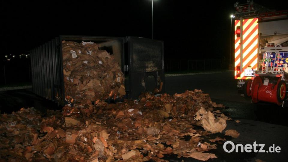 Ein Akku hatte die Kartonagen in Brand gesetzt. Bild: wro