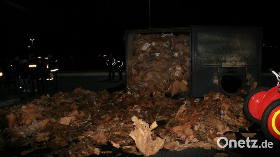 Ein Akku hatte die Kartonagen in Brand gesetzt. Bild: wro