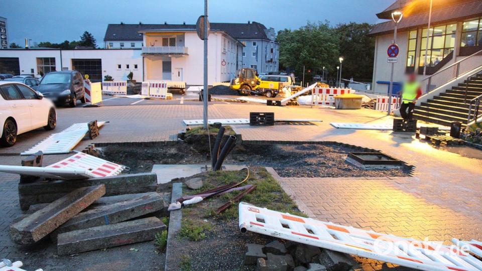 Auch vor dem Eisstadion in Weiden wütete am Sonntagabend das Unwetter. Bild: jma
