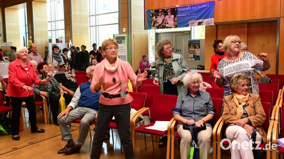 Da macht auch das Publikum mit. Bild: Petra Hartl