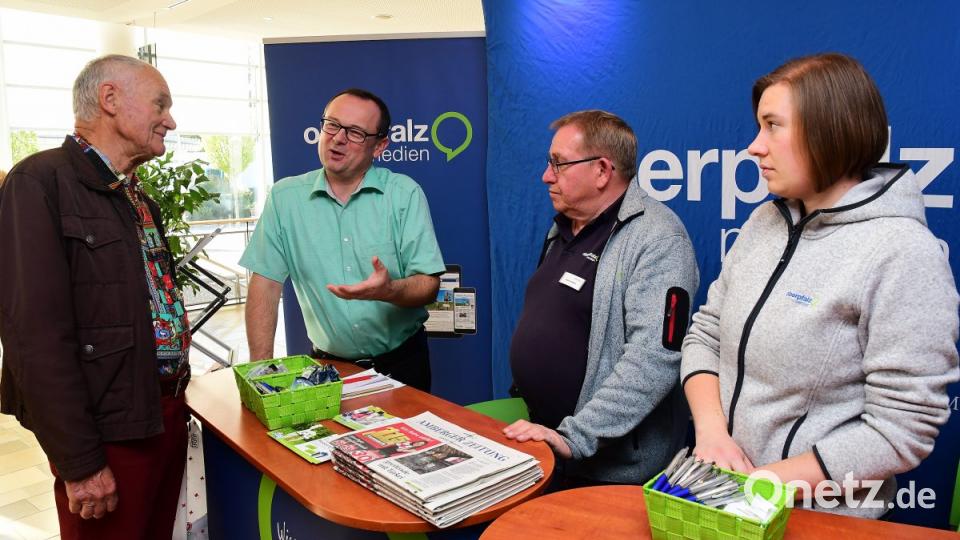 Oberpfalz-Medien kommt beim 50plus-Fit+Aktiv-Tag ins Gespräch mit den Lesern. Bild: Petra Hartl
