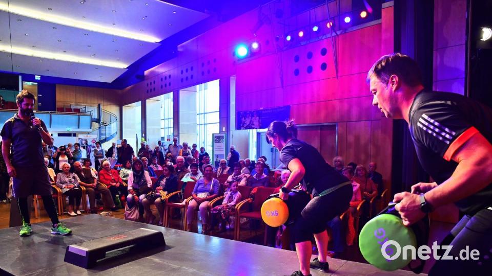 Richtig heben kann ein willkommenes Kräftigungsprogramm für die Wirbelsäule sein. Bild: Petra Hartl