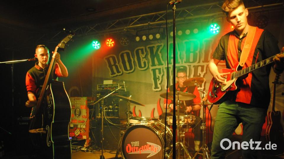 Irgendwie scheinen die 50-er Jahre die Schönsten gewesen zu sein. Tolle Autos, tolle Musik, wunderschöne Frauen in tollen Kleidern und Frisuren, stramme Männer, die super tanzen konnten. Back to the 50's! Bild: gag