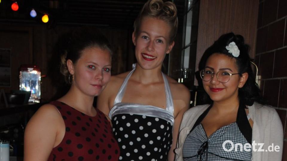 Irgendwie scheinen die 50-er Jahre die Schönsten gewesen zu sein. Tolle Autos, tolle Musik, wunderschöne Frauen in tollen Kleidern und Frisuren, stramme Männer, die super tanzen konnten. Back to the 50's! Bild: gag
