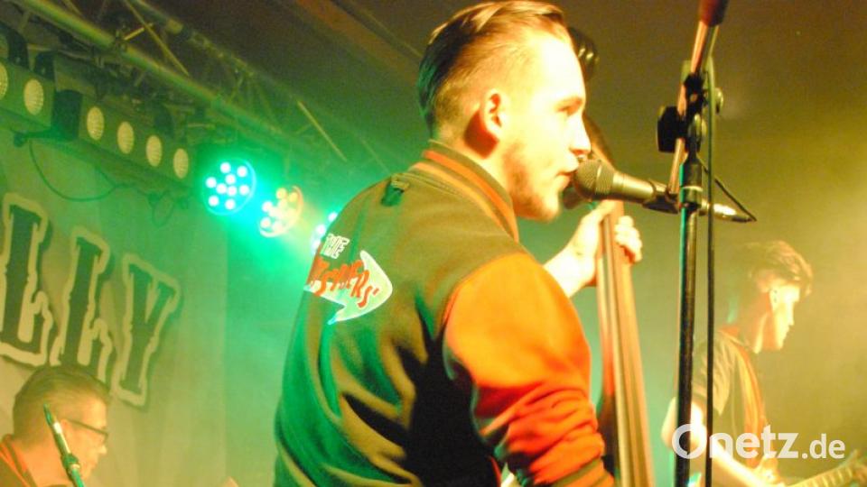 Irgendwie scheinen die 50-er Jahre die Schönsten gewesen zu sein. Tolle Autos, tolle Musik, wunderschöne Frauen in tollen Kleidern und Frisuren, stramme Männer, die super tanzen konnten. Back to the 50's! Bild: gag