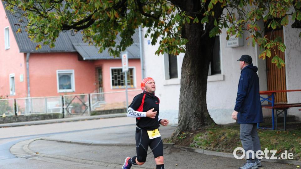 Auf dem Rundkurs durch Etsdorf. Bild: brü