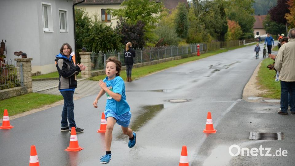 Auf dem Rundkurs durch Etsdorf. Bild: brü