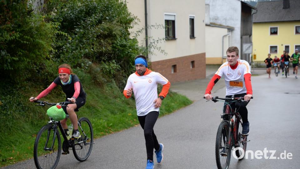Auf dem Rundkurs durch Etsdorf. Bild: brü