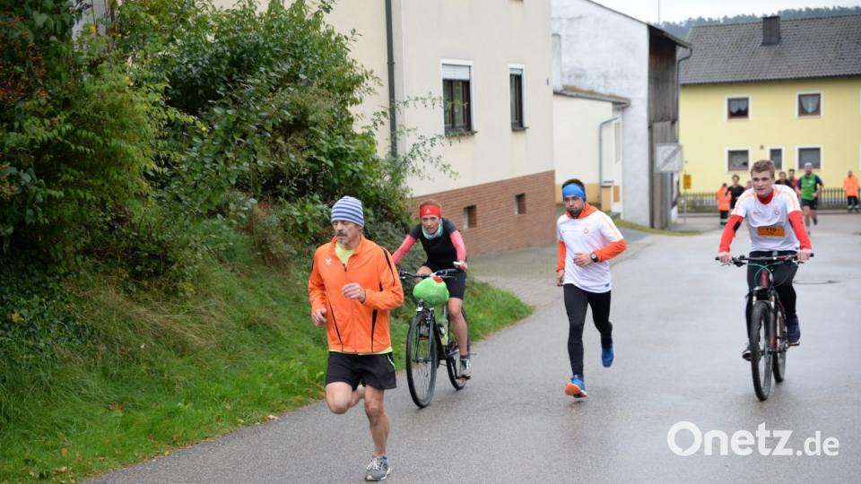 Auf dem Rundkurs durch Etsdorf. Bild: brü