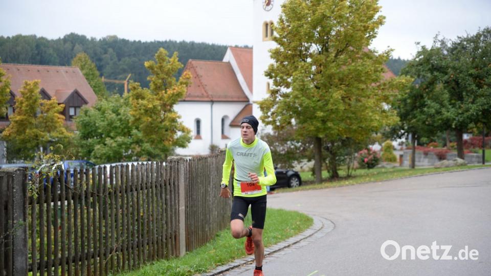 Auf dem Rundkurs durch Etsdorf. Bild: brü